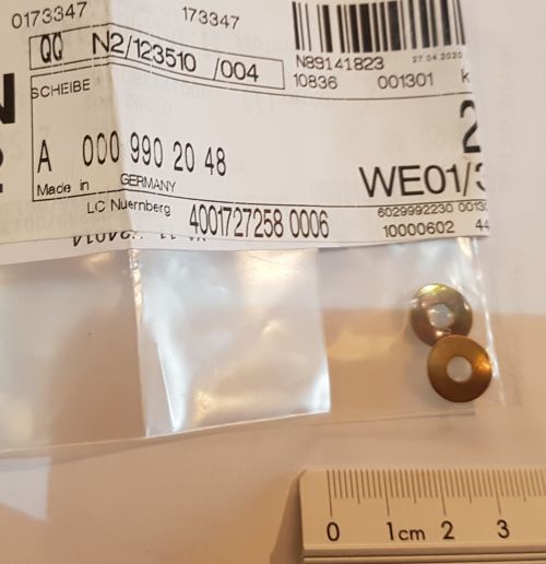 000 990 2048   Scheibe